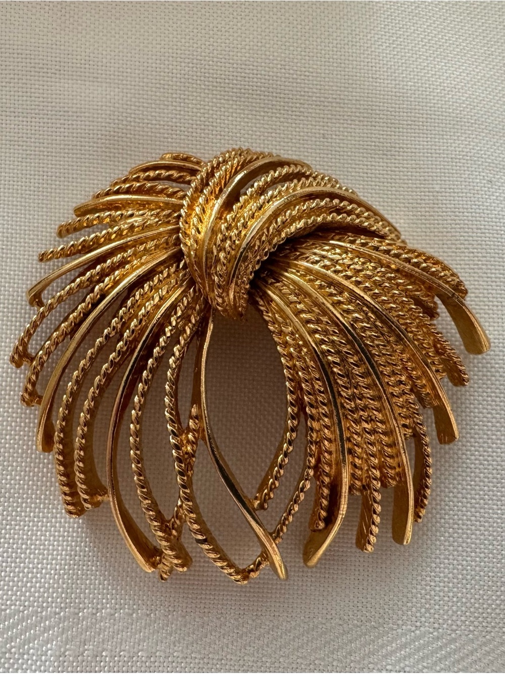 EUC Monet Gold Wheat Statement Brooch
